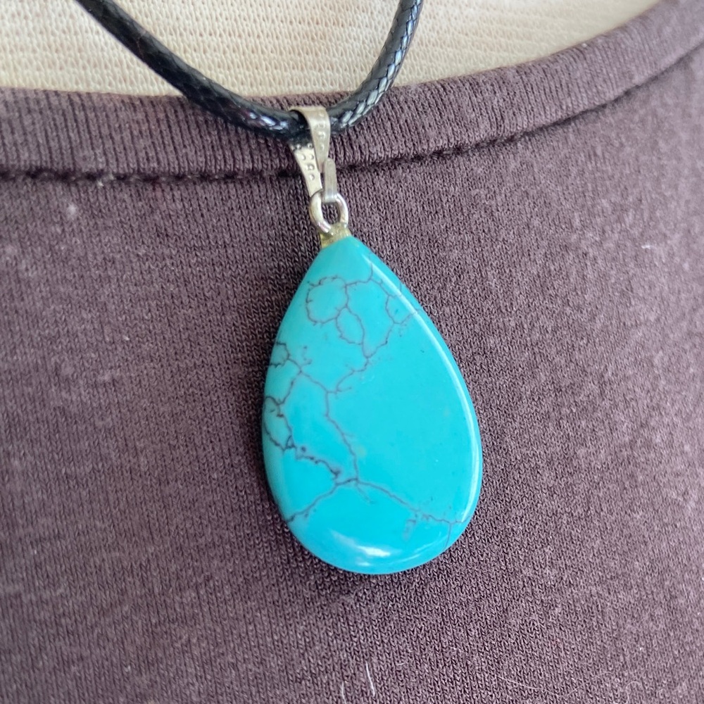 NWOT‎ Turquoise Teardrop Pendant Necklace